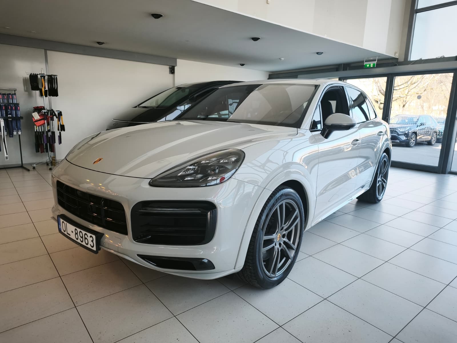 Read more about the article Porsche Cayenne