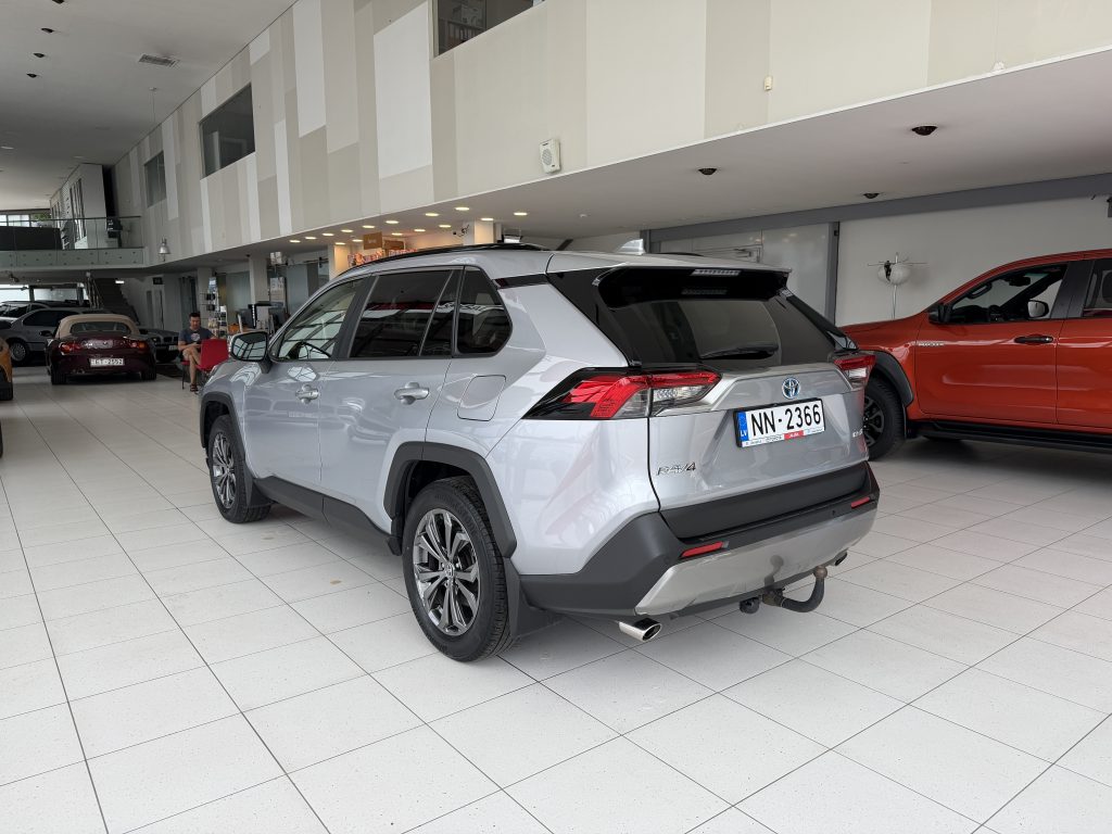 Toyota RAV4 Luxury Plus